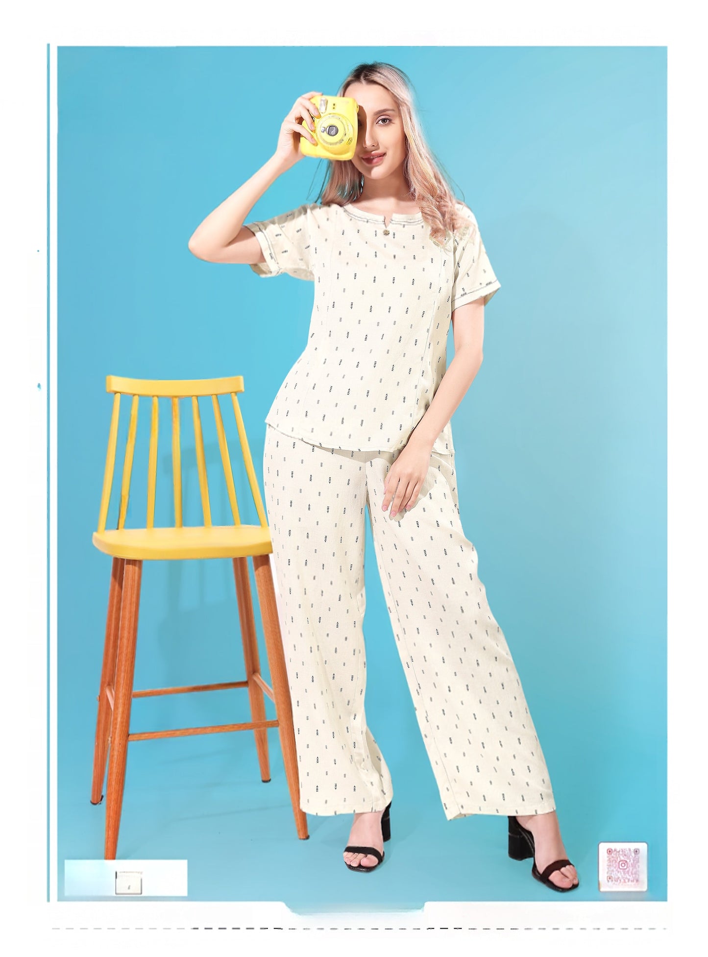 Luxe breathable co-ord set 7670 in Off White displayed on model